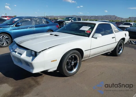 1983 Chevrolet Camaro из США, поврежденный, VIN 1G1AP87H3DL162843